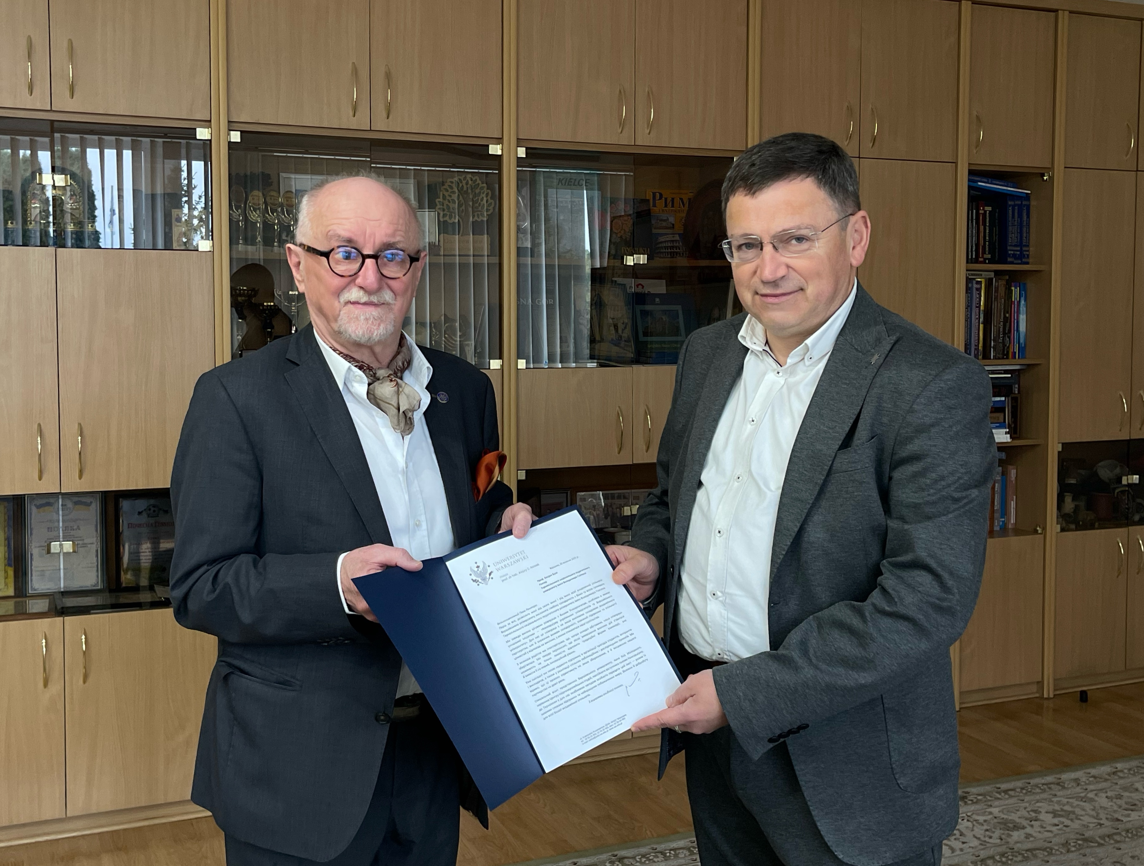 Rektor TNPU Bohdan Buiak ta dyrektor Tsentru skhidnoievropeiskykh studii Varshavskoho universytetu Yan Malitskyi